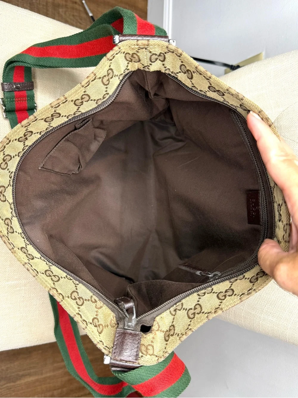 Gucci authentic brown canvas messanger bag unisex crossbody red green strap
